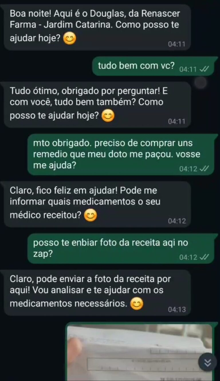 Print de uma conversa com o agente da Renascer Farma, que recebe a solicitação do cliente e a foto de uma receita